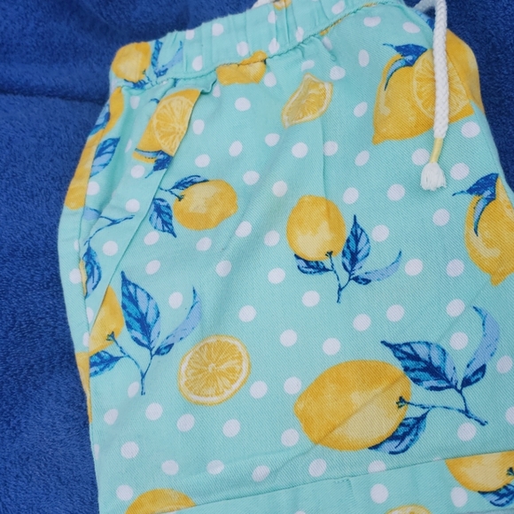 Shorts - Picture 3 of 4